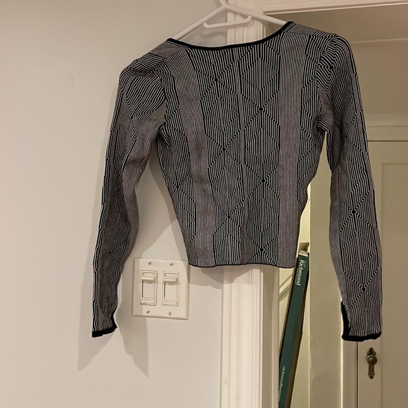 Cute long sleeve crop top - Picture 3 of 4